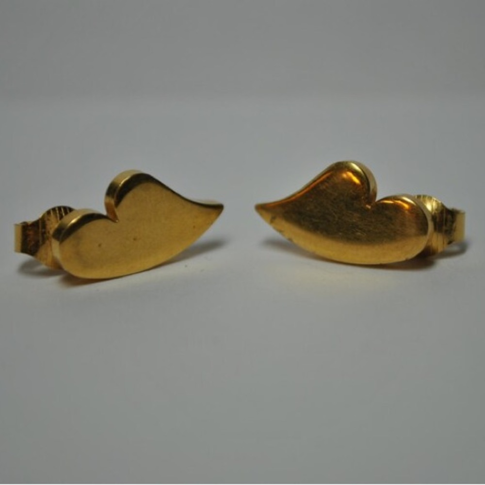 Signed Crown Trifari Goldtone Clip on Heart Earrings
